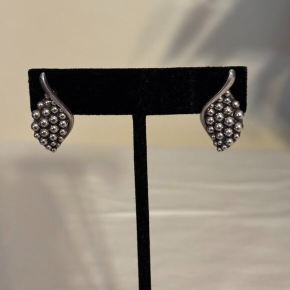 Beautiful Lagos Caviar Sterling Silver Earrings (925) with Lagos pouch - Picture 5 of 16